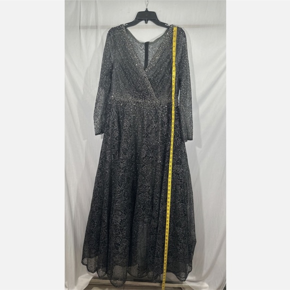 NWT $798 Mac‎ Duggal [ 8 ] Embellished Long Sleeve V Neck Gown in Graphite - Picture 6 of 15